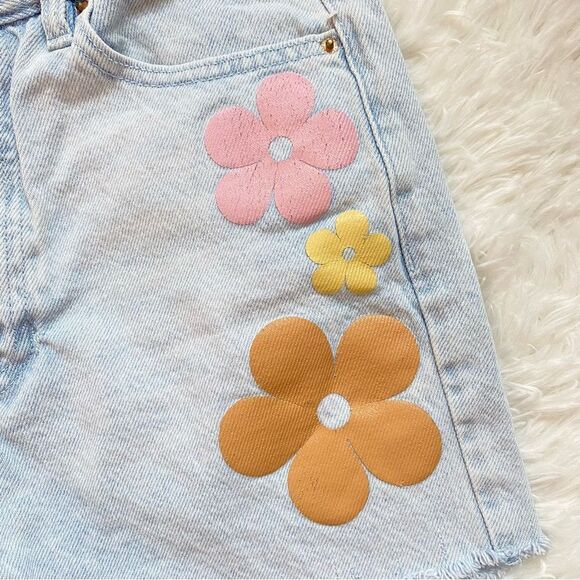 PacSun Eco Light Blue Flower Graphic Girlfriend Denim Shorts - Picture 3 of 7